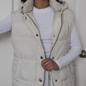 American Eagle Outfitters Off-White Puffer Vest